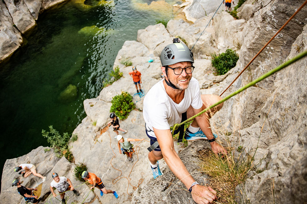 Rotsklimmen, zwemmen en ontspannen. Geweldige familie activiteit
