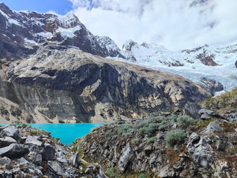 Santa Cruz Trek, laguna Arhuaycocha. Spot perfetto per una pausa pranzo. Perù 2026
