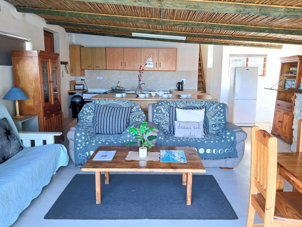 Garden Route self-catering - lounge