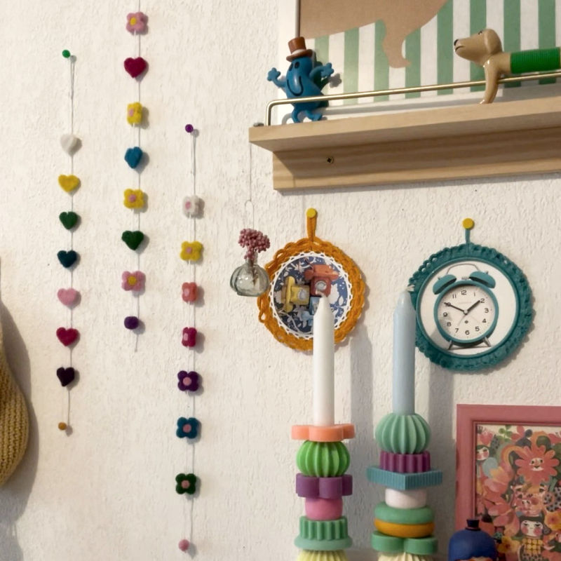 Miniature : Guirlande Décorative "Arc-en-cœurs-Fleurs" en Laine Feutrée
