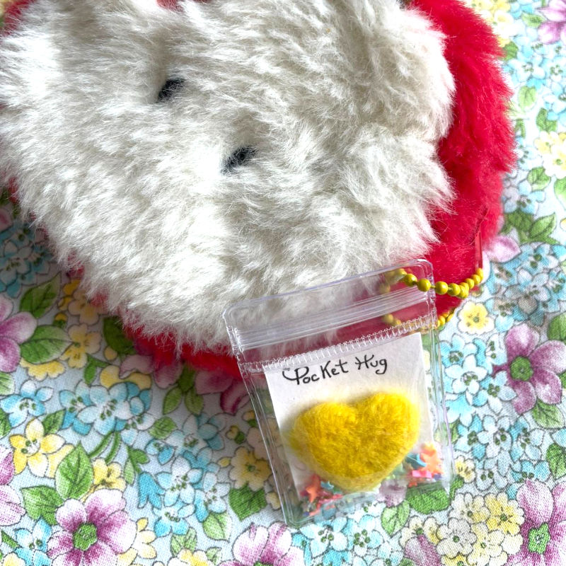 Miniature : Pocket Hug - Le Câlin de Poche qui Réchauffe les Cœurs