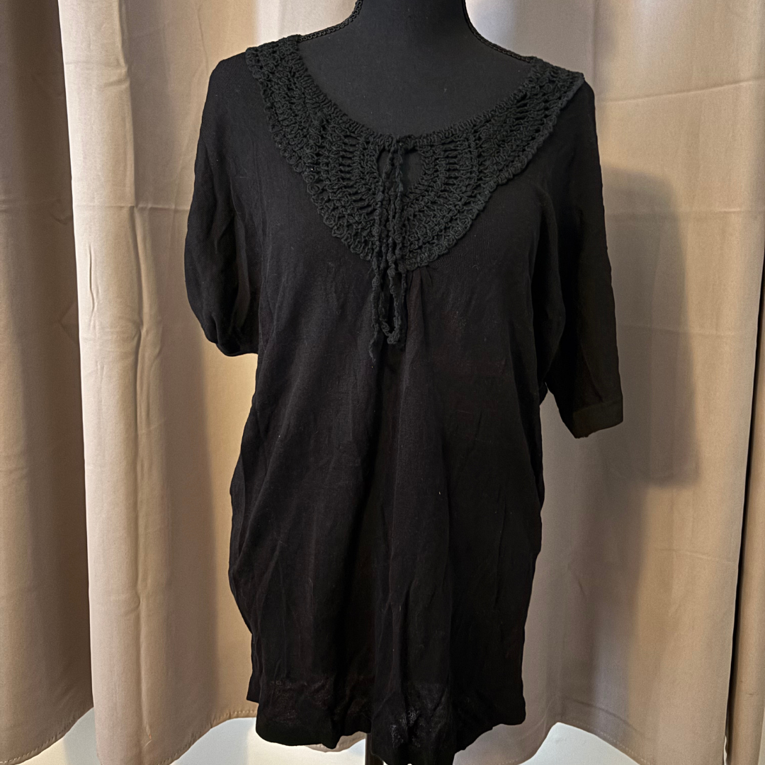 S A Pea in a Pod Black Maternity Top