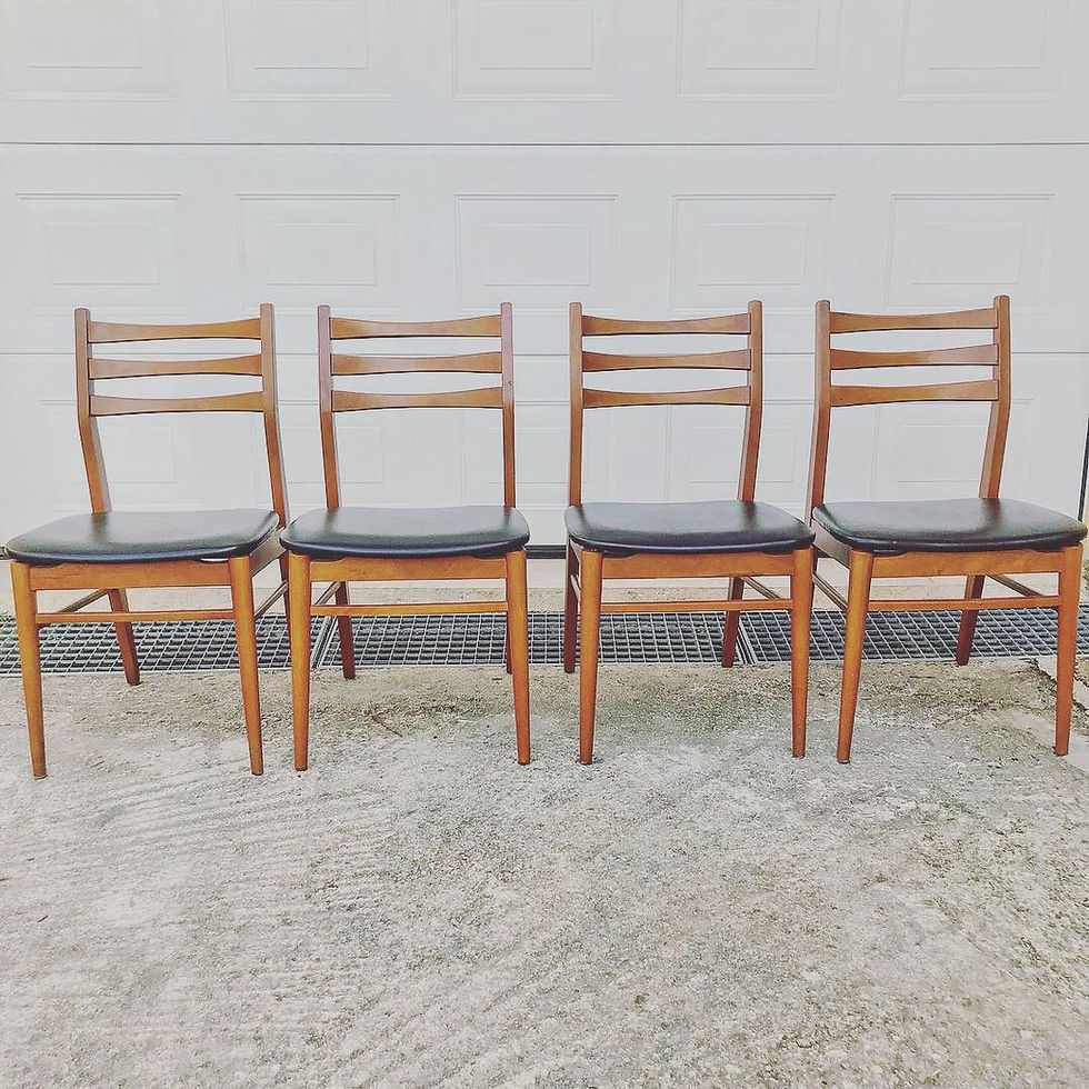 Miniature : Suite de 4 chaises années60 