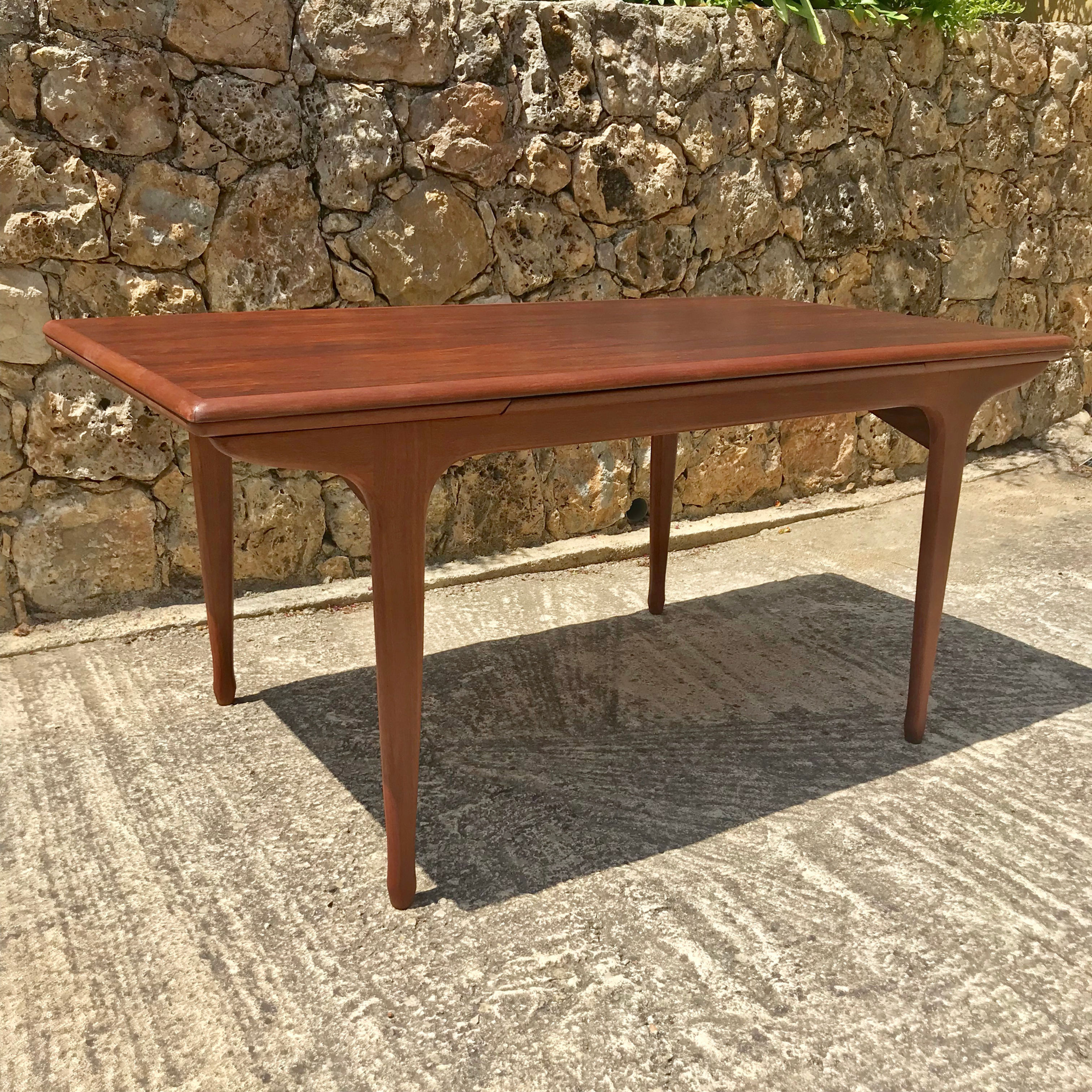 Table à manger en palissandre de Tricoire&Vecchione