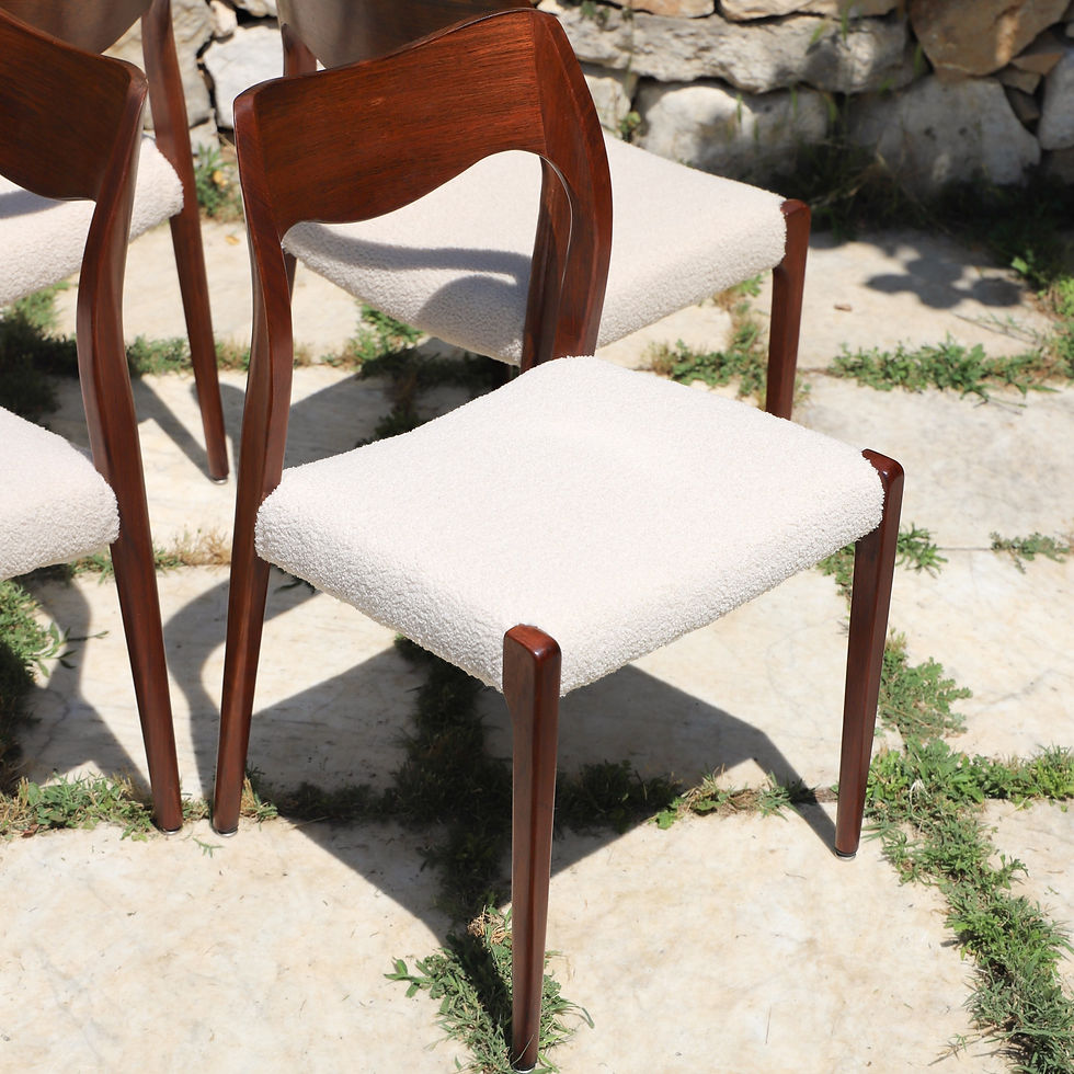 Miniature : Chaises modèle 71  par Niels Otto Moller pour J.L