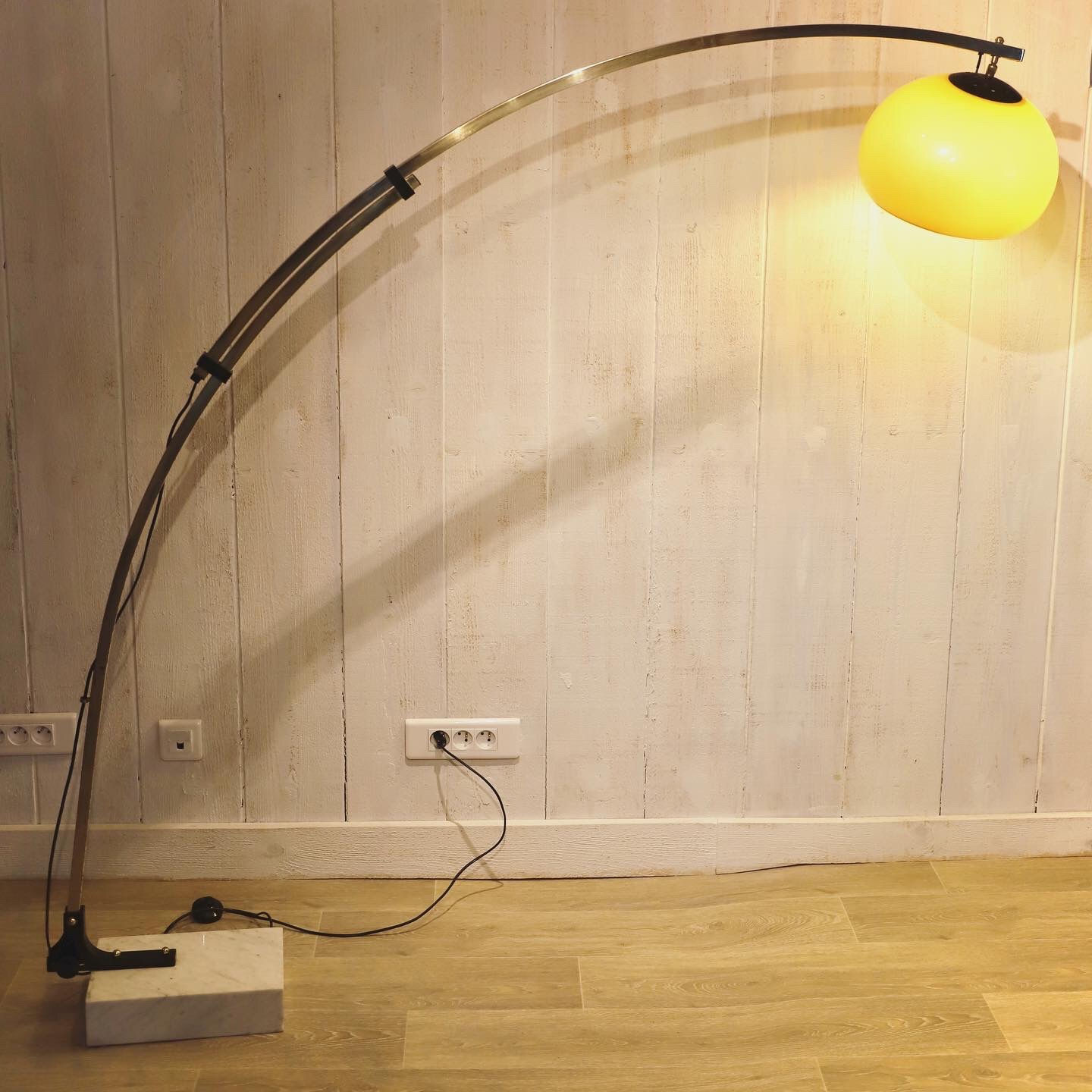 Lampadaire Arcos télescopique pied marbre 1970