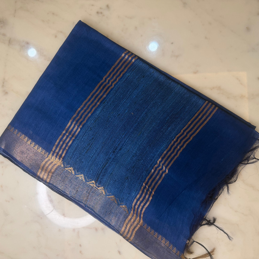 Navy Blue Pure Munga Silk Saree Flay Lay Pallu Detailing