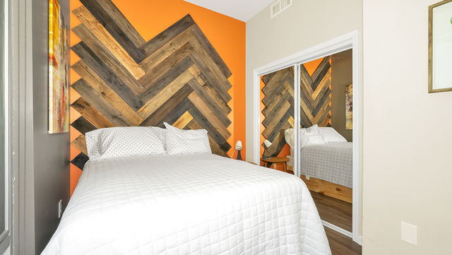 Hom-Tel 400 Bedroom.jpg