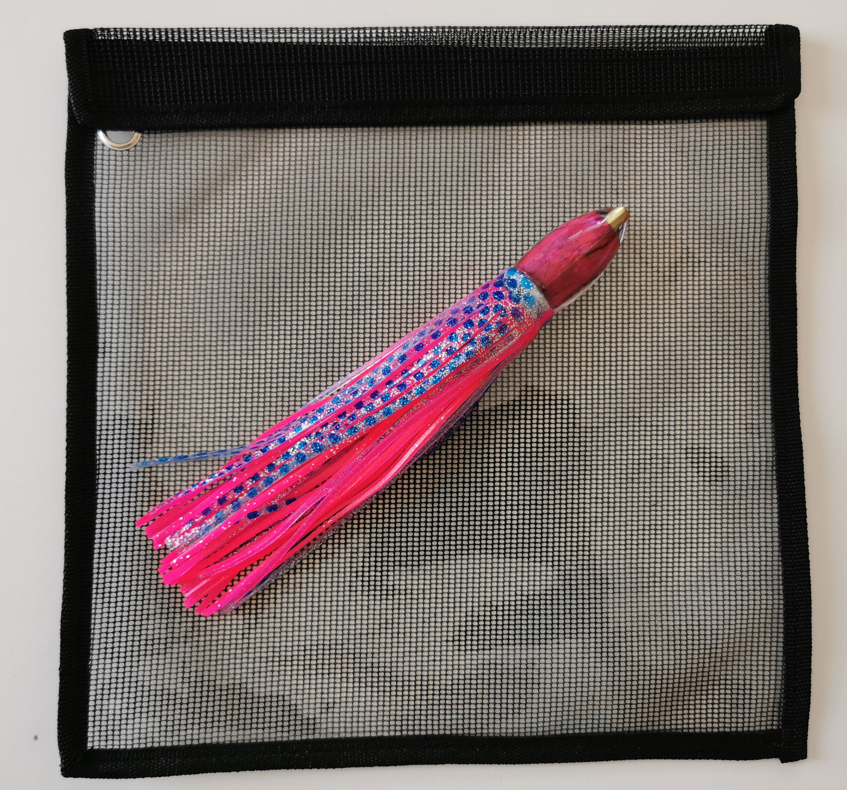 Lures Tasche 30 x 30cm – für Lures inklusive Vorfach & Haken