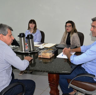 Prefeito de Barreiras recebe representante do grupo FRIGOSOL que projeta grandes investimentos na cidade.