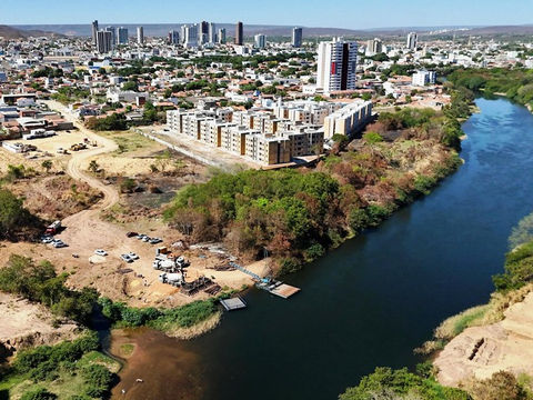 Prefeitura de Barreiras realiza a concretagem do primeiro bloco de sustentação da nova ponte que ligará Barreirinhas à Vila Dulce.