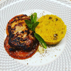 Cuscus_e_frutas_cristalizadas_com_filÃ©_