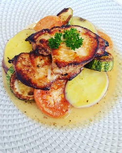 Frango_assado_e_legumes_sautÃ©e