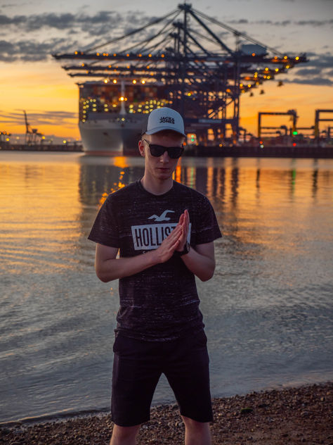 The debut singles from Vekken