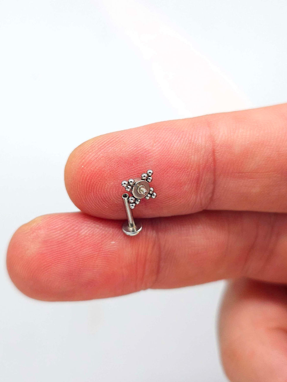 Thumbnail: tragus-pirsing-multicirkon