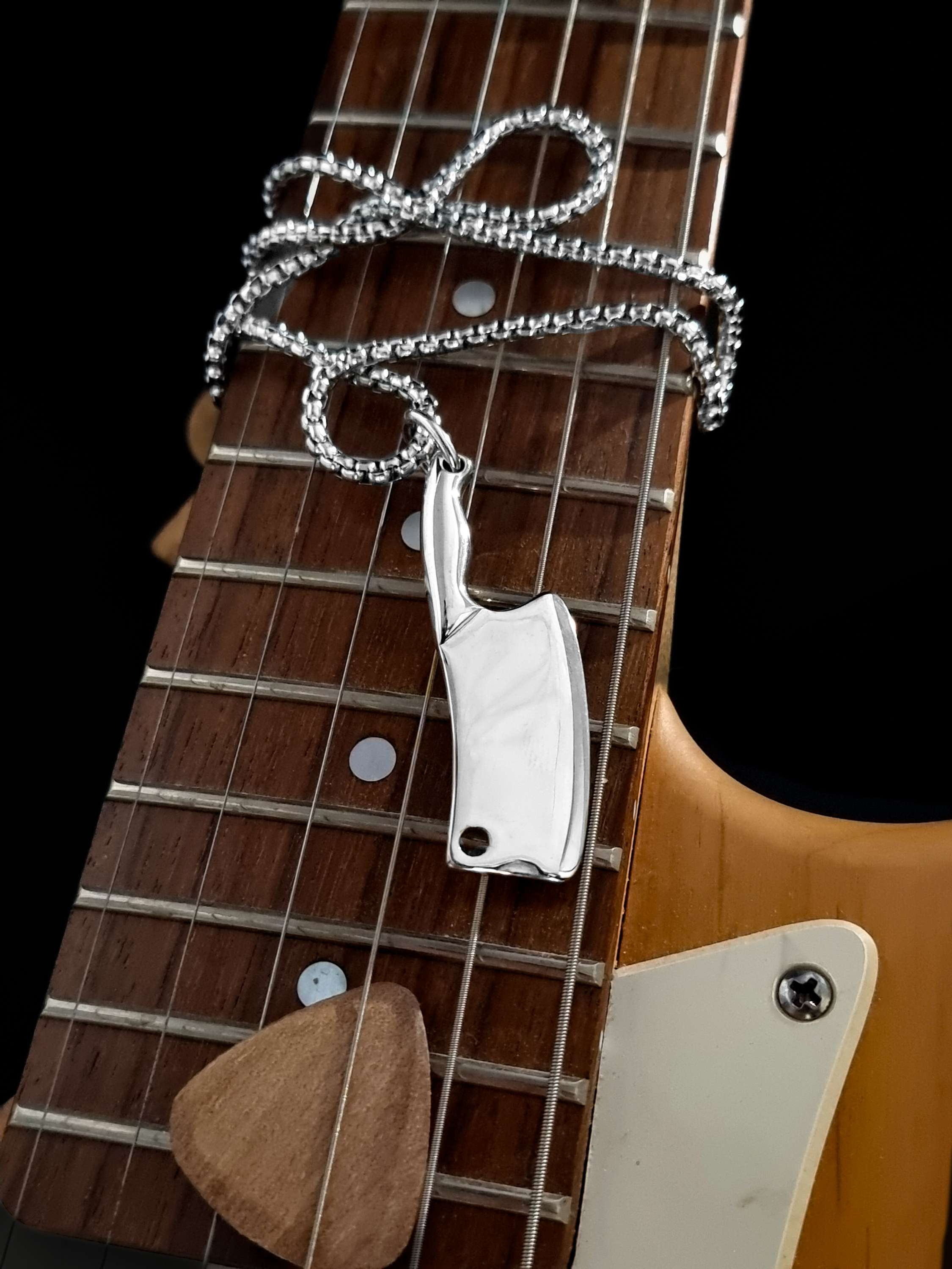 HIRURŠKI ČELIK OGRLICA SATARA 