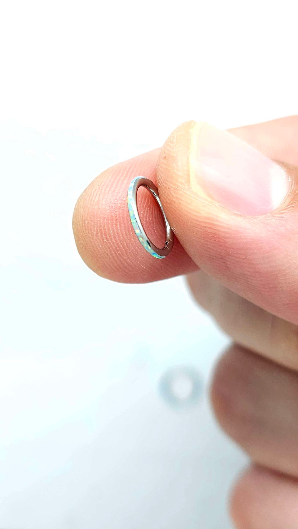 Thumbnail: Opal ring piercings-pirsing