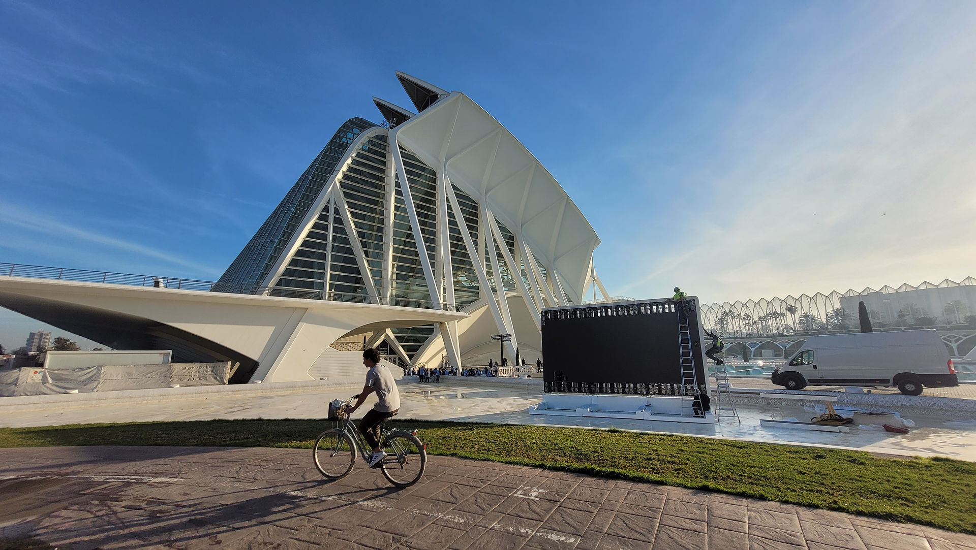 Montaje pantalla ciudad de las artes y las ciencias