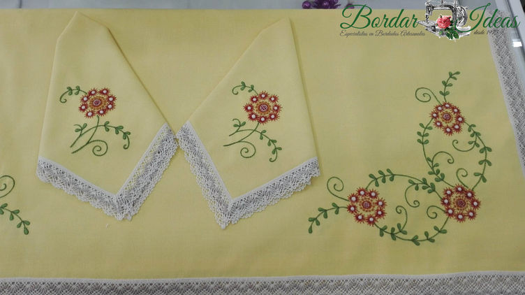 Mantel de dos cubiertos bordado ideal para enamorados