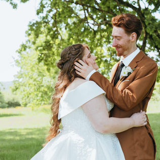 Alizée & Maxime, mariage printanier romantique