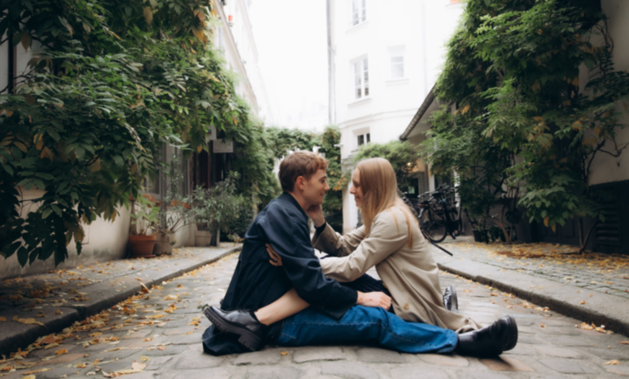 Couple d'amoureux cour damoye paris 12.jpg