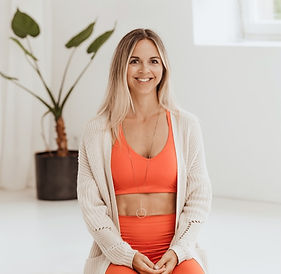 Lisa Kauff Yogalehrerin Monkey Yoga Wandern Retreat Schwarzwald Panorama Hotel Bad Herrenalb