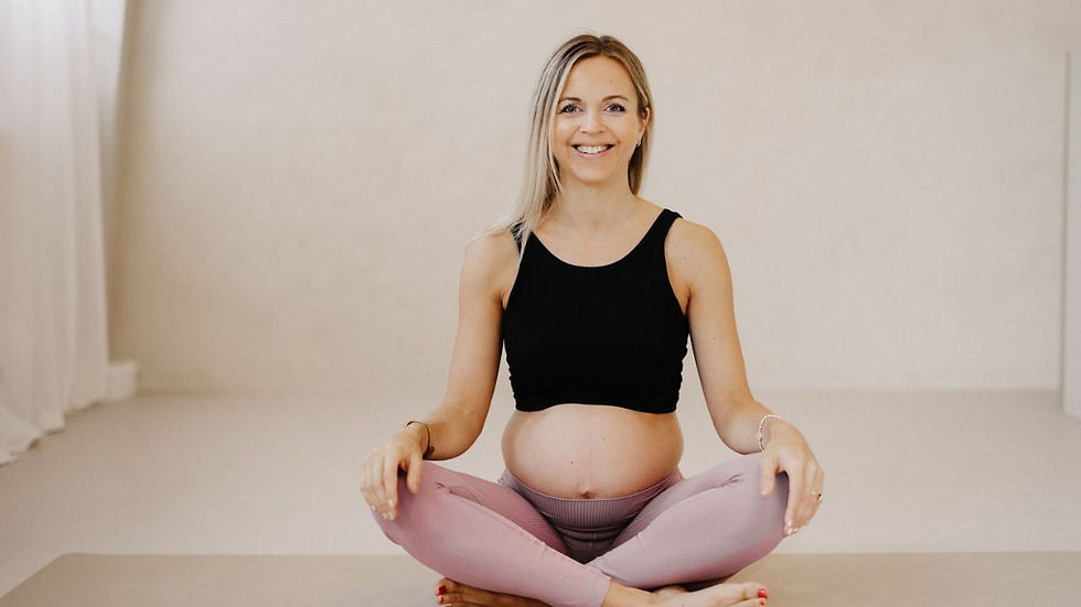 Lisa Monkey Yoga - Schwangerschaft Yoga Uebungen - Rueckenschmerzen