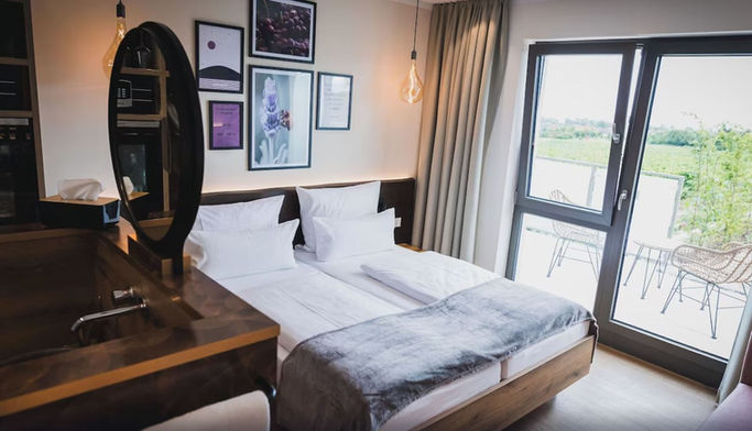 Hotelzimmer im Hotel WeinzuHause Mommenheim Rheinhessen Yoga Retreat bei Mainz mit Monkey Yoga Lisa September 2026