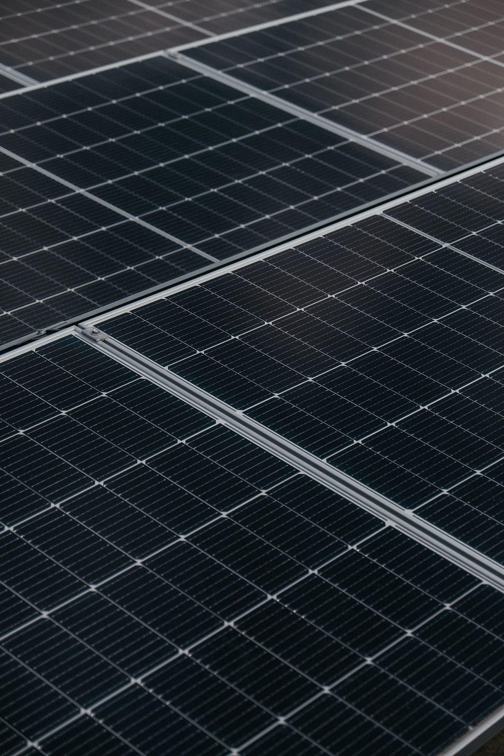 Panneaux solaires sur le toit de Sunport