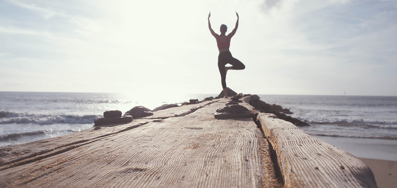 Yoga près de l'océan