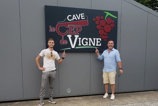 Devanture et enseigne du magasin le Cep de Vigne à Missillac