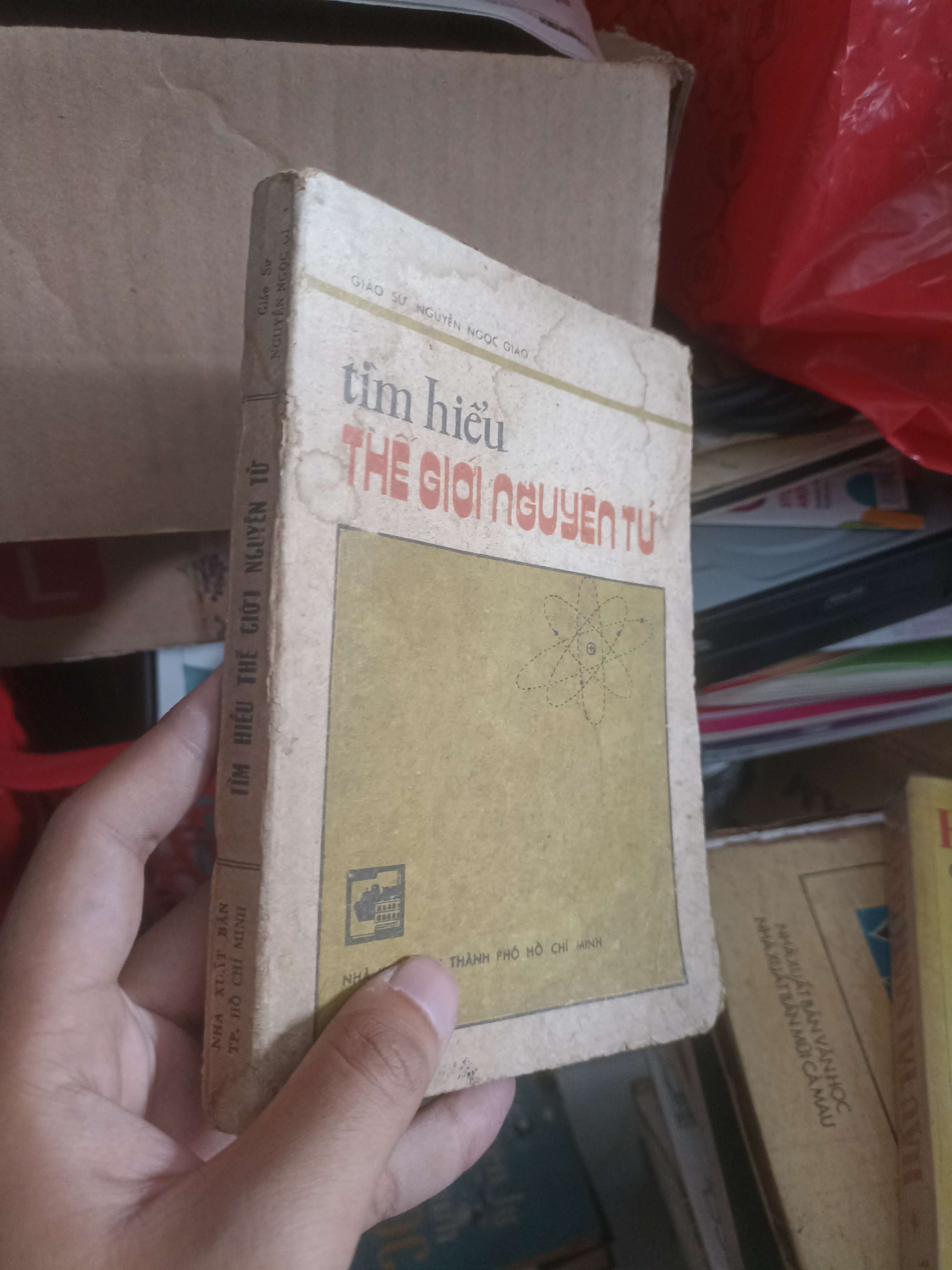 Tìm Hiểu Thế Giới Nguyên Tử - Giáo sư Nguyễn Ngọc Giao