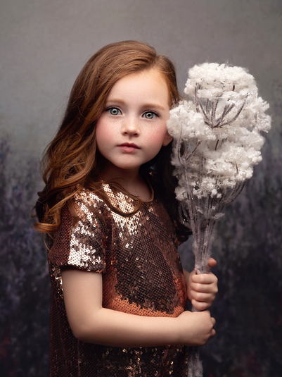 fillette et fleur de coton