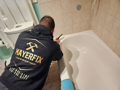 Remplacement de calfeutrage de salle de bain