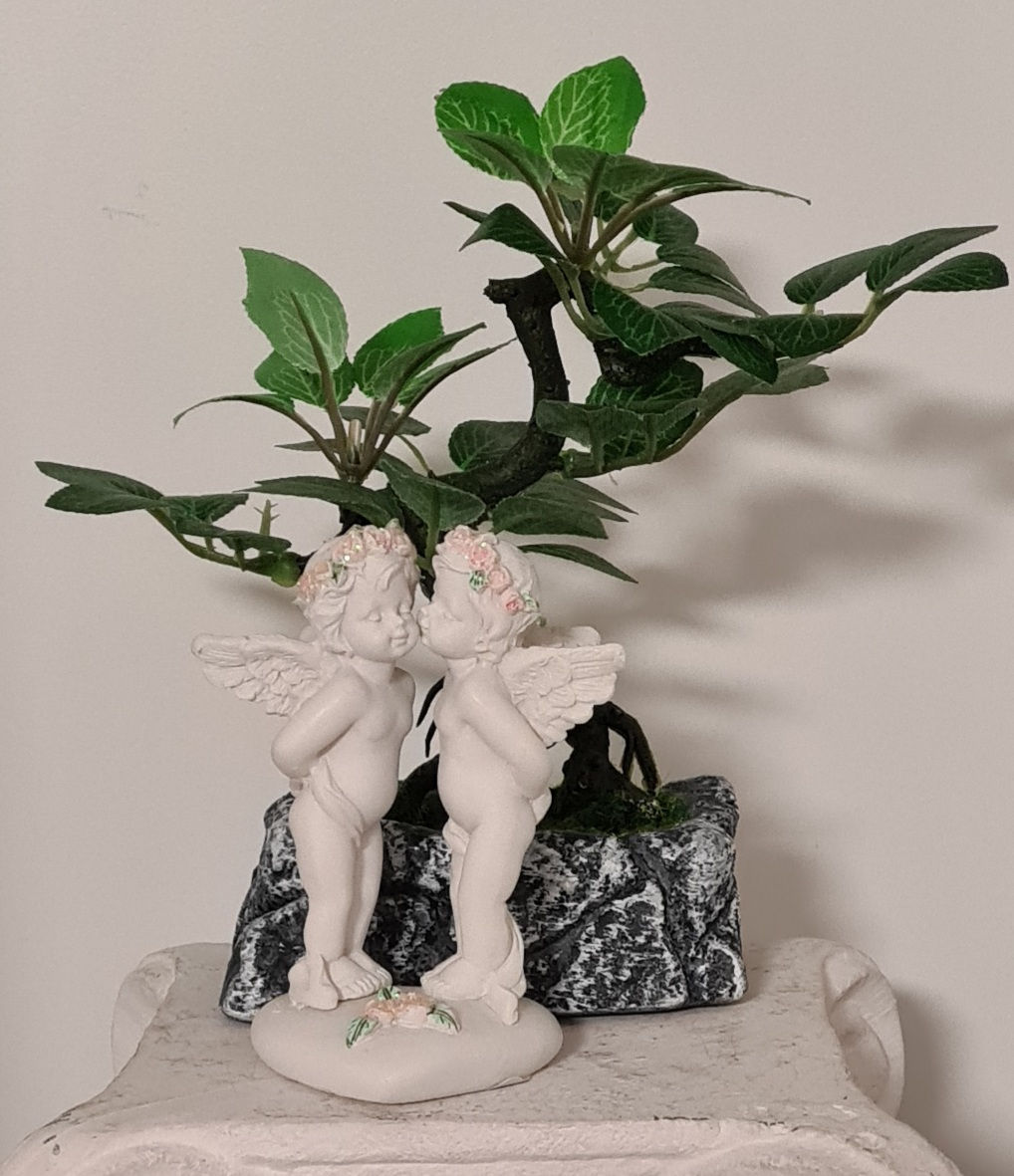 Engelfiguren auf Herz