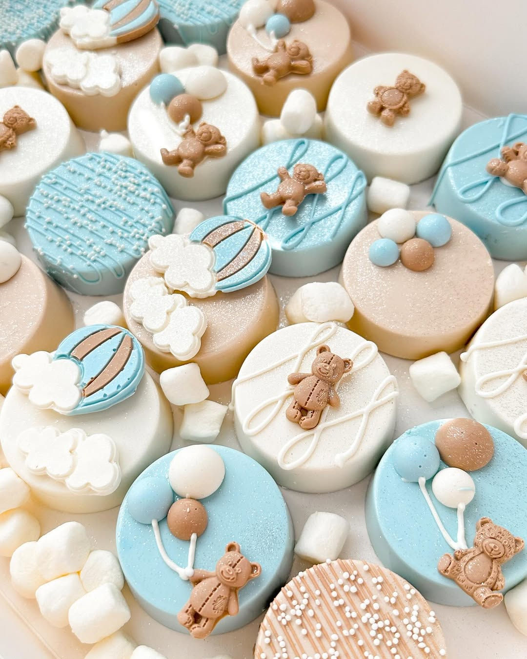 Baby shower treats or sweets. Make and amazing dessert table with our custom chocolate covered treats