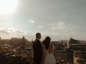 INCREDIBLE LIGHT OVER AN INTIMATE EDINBURGH ELOPEMENT 