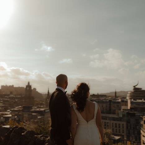 INCREDIBLE LIGHT OVER AN INTIMATE EDINBURGH ELOPEMENT 