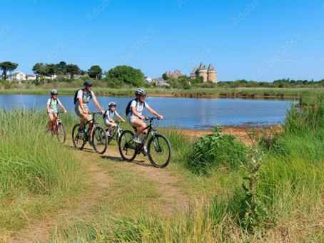 Explorer le Golfe du Morbihan à vélo : idées d’itinéraires au départ de la Villa des Golf.e.s