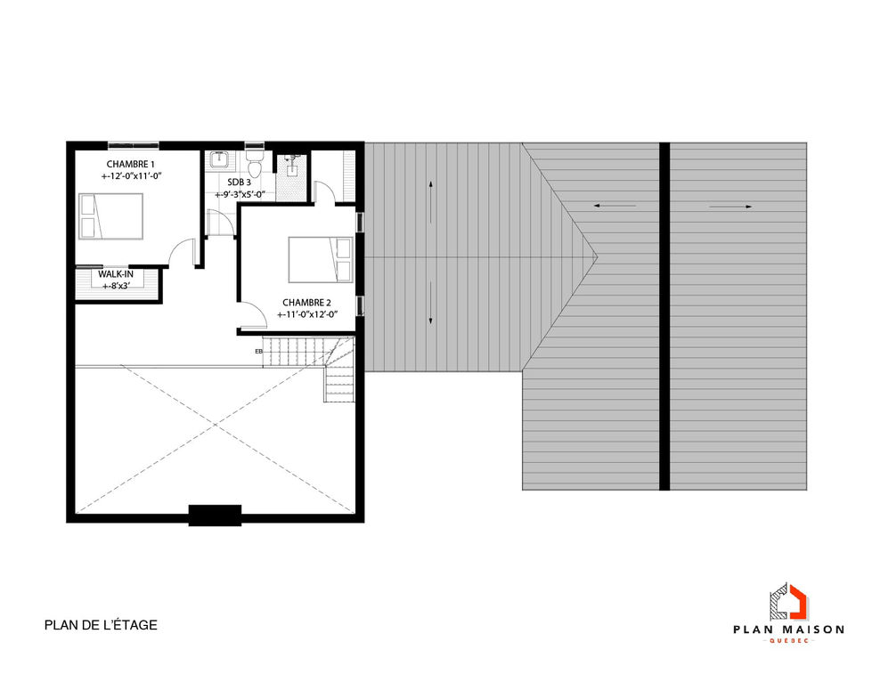 Plan d'étage d'une maison contemporaine intergénérationnelle avec chambres, salle de bain et espace familial.