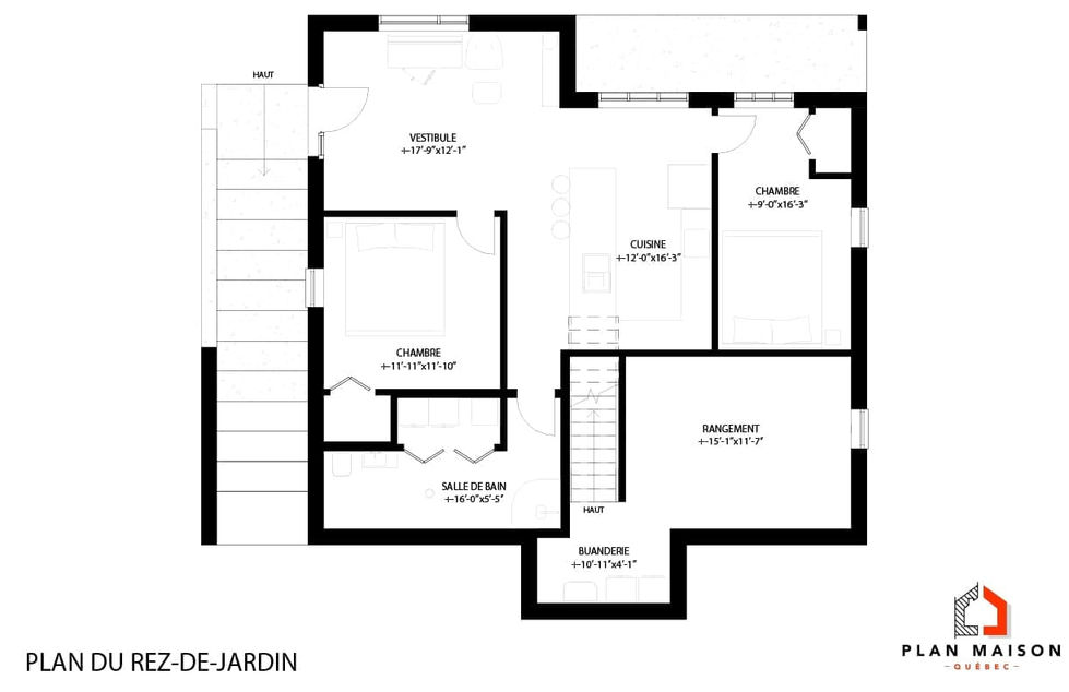 Plan du rez-de-jardin d'une maison bi-génération sur terrain en pente avec logement indépendant.
