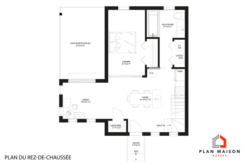 Plan d'aménagement intérieur d'un chalet moderne avec bureau et chambre au rez-de-chaussée.