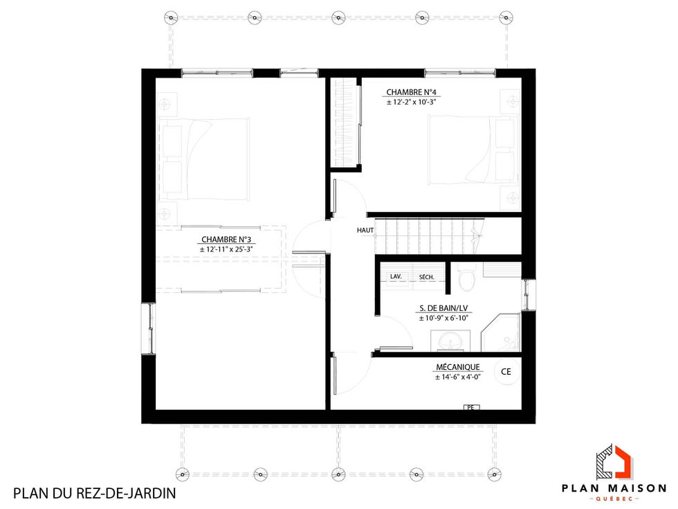 Plan architectural d'un chalet familial sur terrain en pente avec rez-de-jardin aménagé
