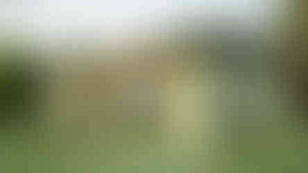 petite maison contemporaine toit incliné asymétrique vue arrière design moderne