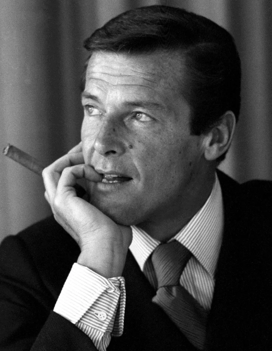 Roger Moore James Bond Cigar