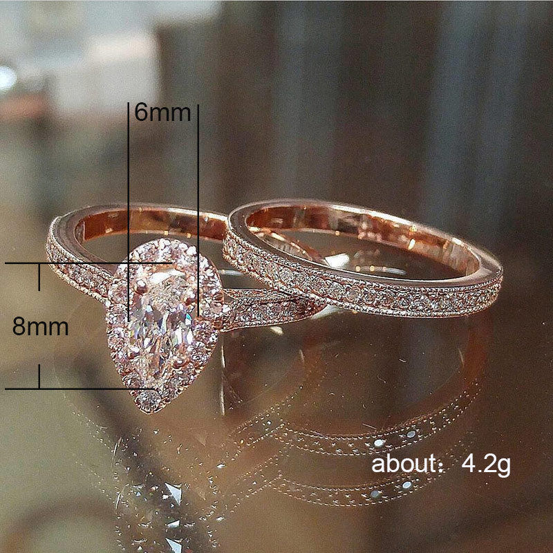 Thumbnail: Rose Gold Pear Cut Diamond Ring Set