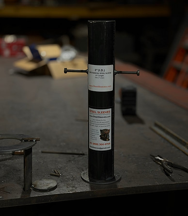 Floor-mounted steel pipe penetration sleeve for structural concrete