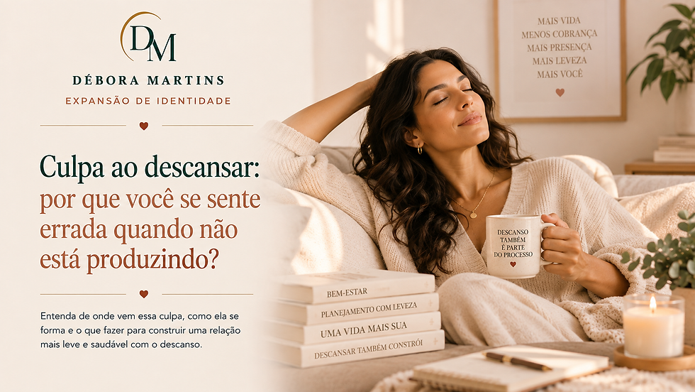 Mulher descansando em casa enquanto reflete sobre culpa ao descansar, autocobrança, produtividade e dificuldade de relaxar sem sentir que deveria estar fazendo algo.
