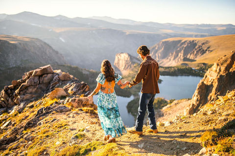 A Romantic Wedding Anniversary Photo Session in the Mountains