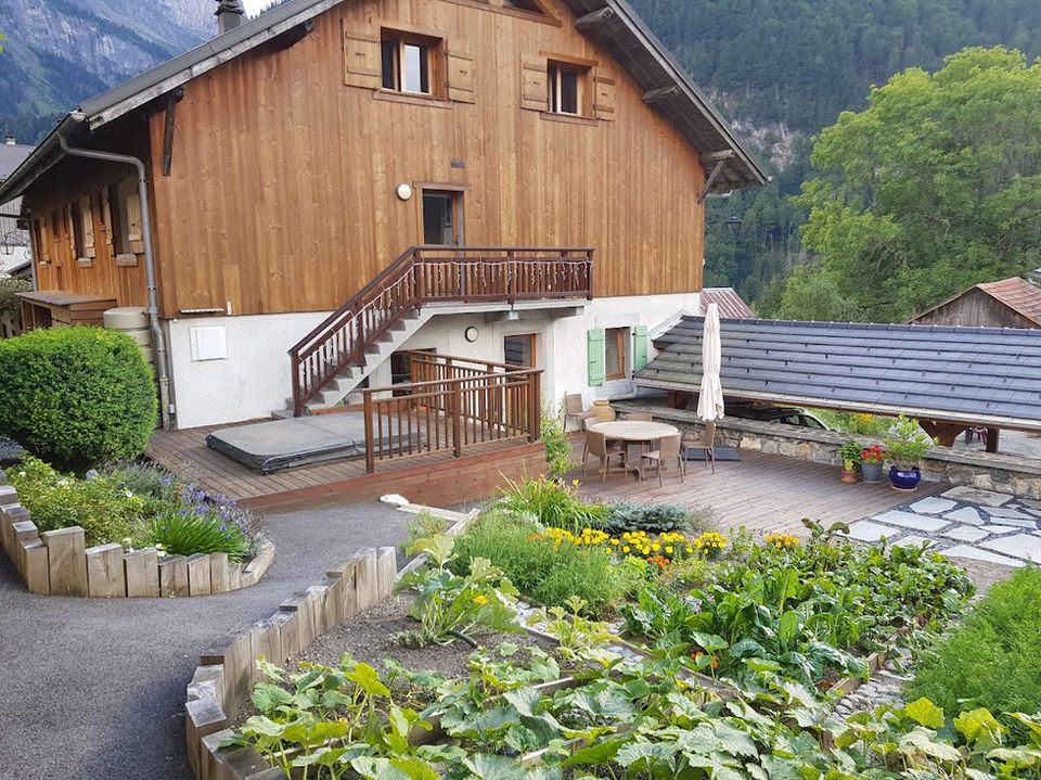 Maison La Cerisaie Hot Tub Terrace